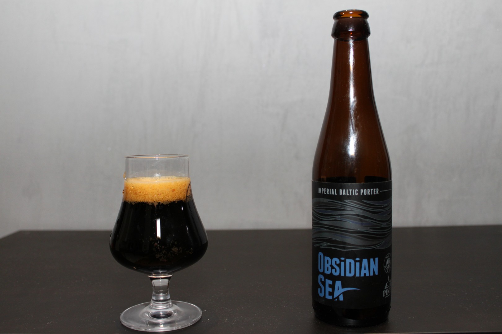 Pinta / Dry & Bitter Brewing Company Obsidian Sea Jestem hop headem